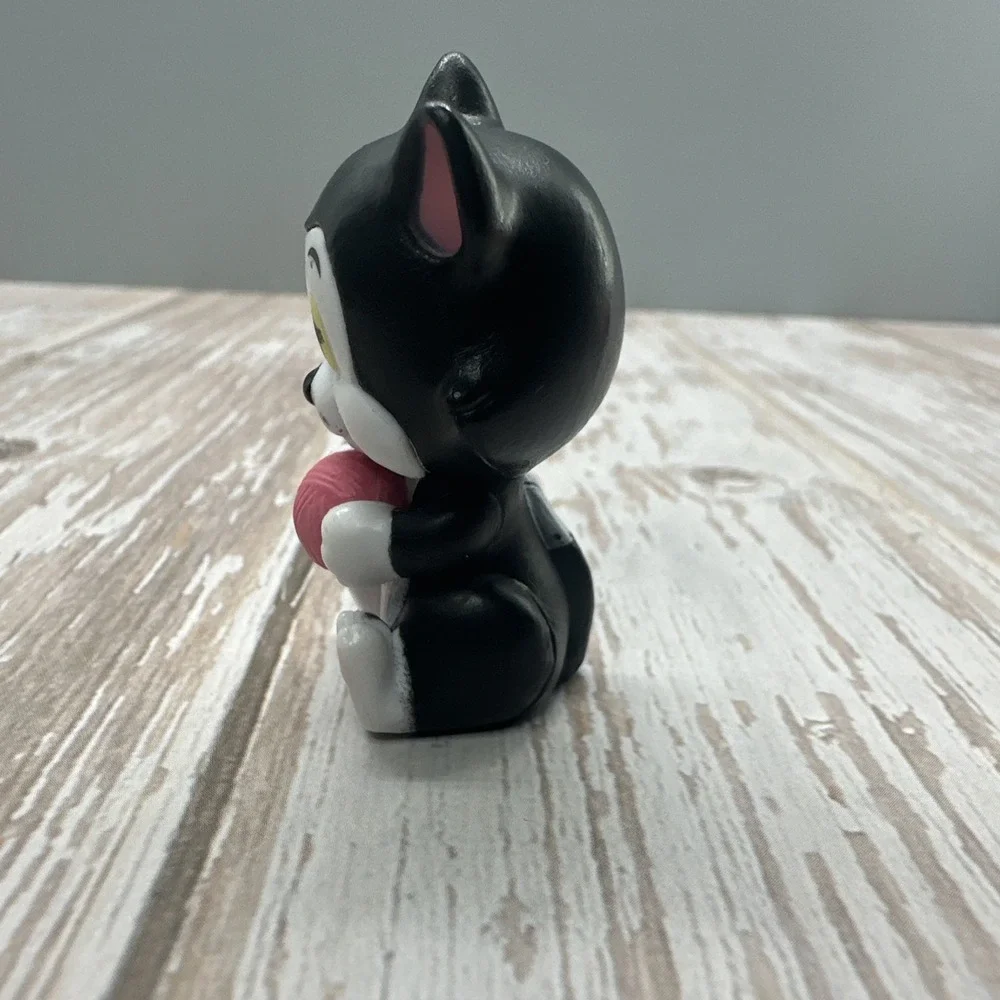 Disney Junior Minnie Mouse Pet Figaro Black Cat Pink Ball of Yarn 1.75